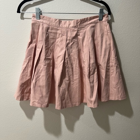 Princess Polly Elegant Pink Pleated Mini Skirt, size 6, EUC, summer, flirty, fun - Picture 3 of 8